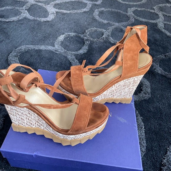 Super comfy and stylish wedges! - Picture 2 of 6